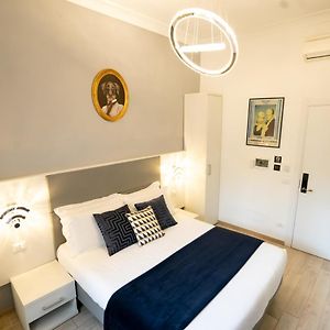 Kleine Kamer met een King Size Bed